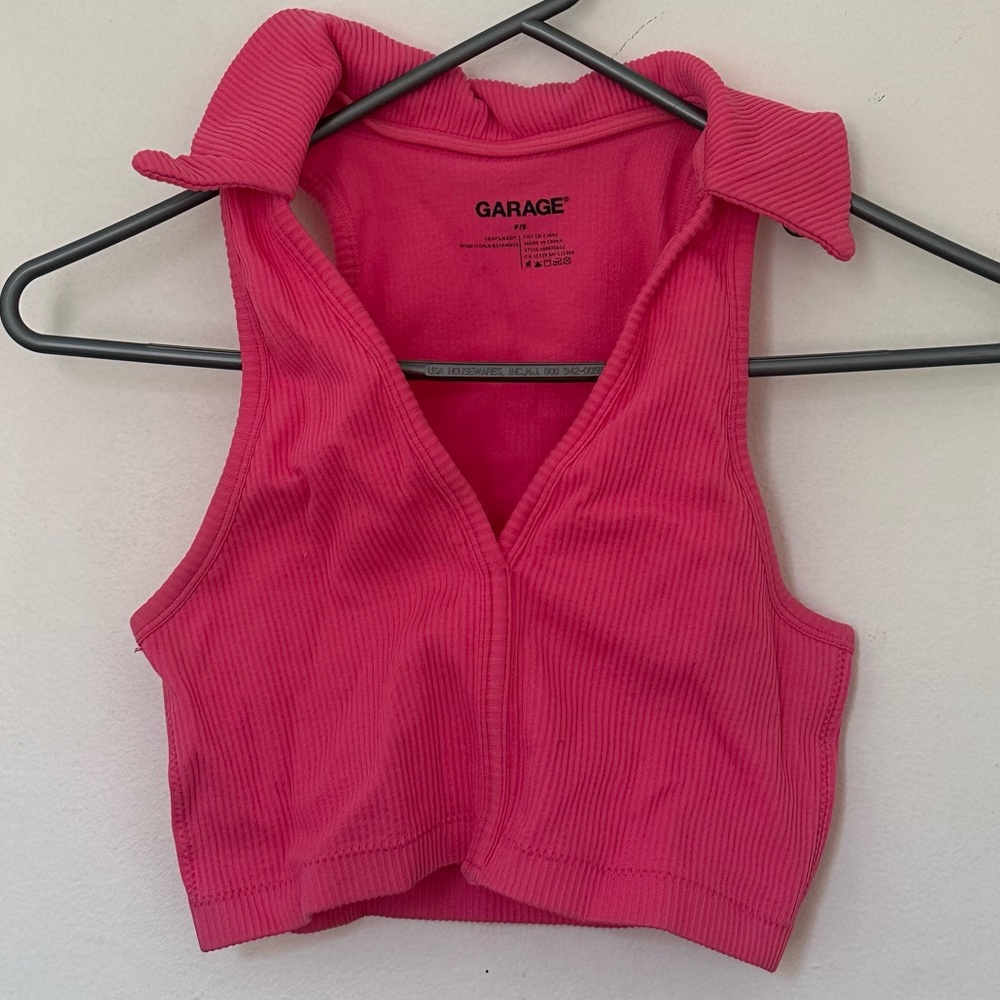 BRIGHT PINK CROPPED RIBBED HALTER TOP